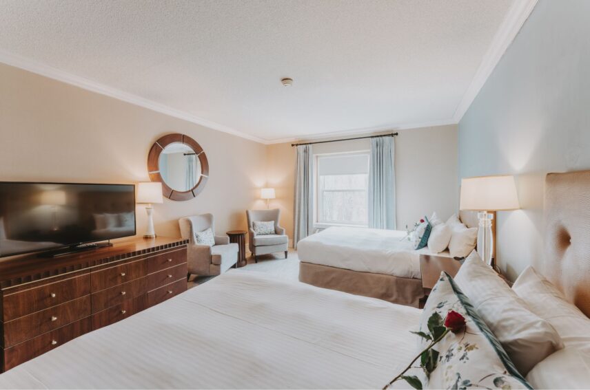 Queen's Landing - Traditional Guest Room