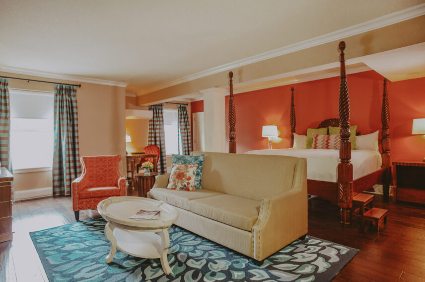 Queen's Landing - Premium Guest Room