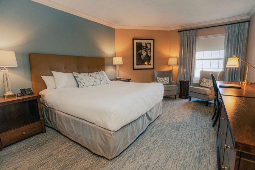 Queen's Landing - Traditional Guest Room